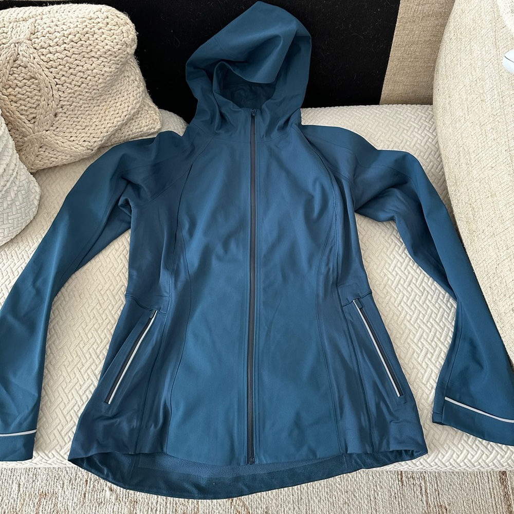 Lululemon nice rain coat